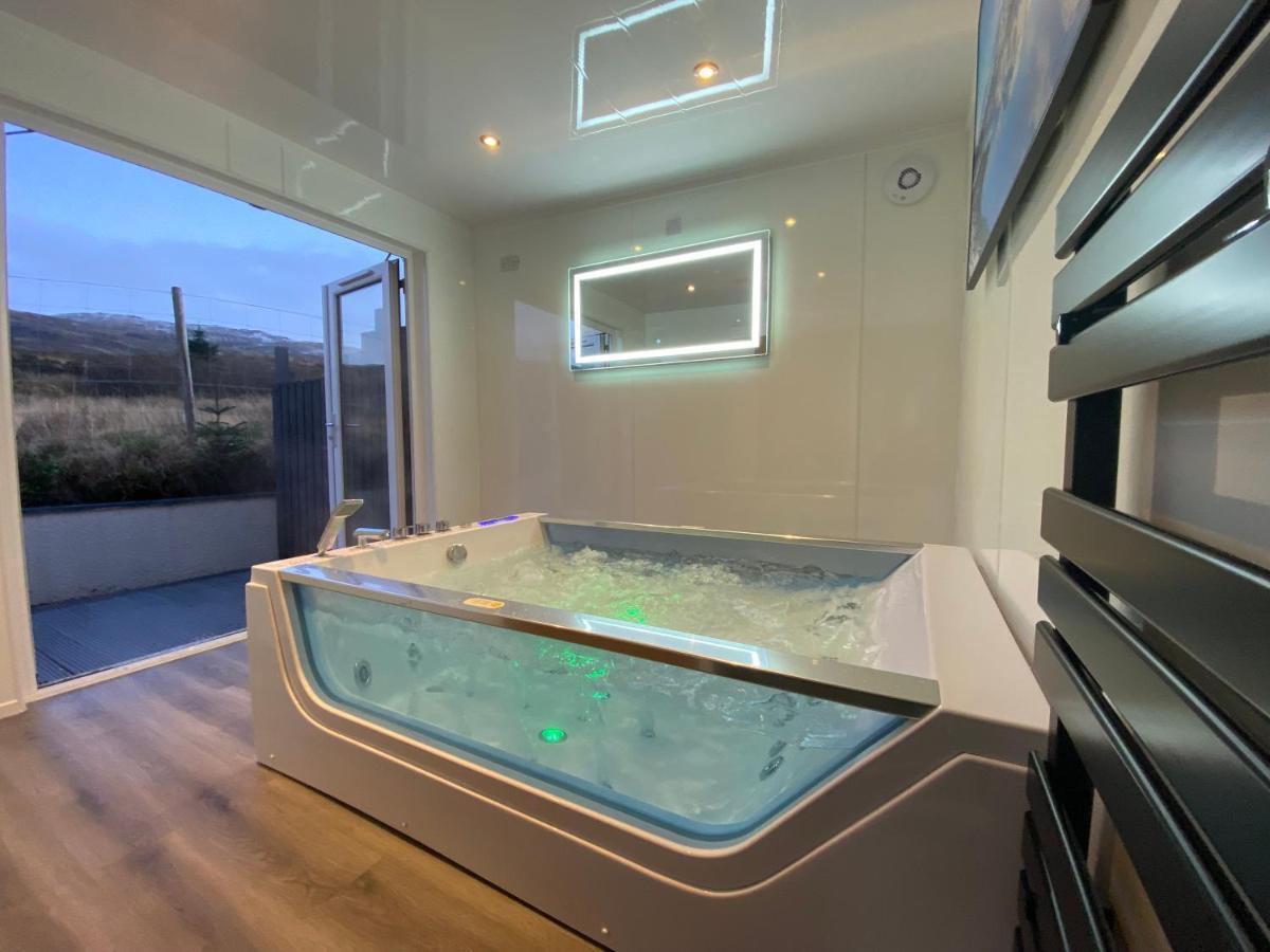 Highland Stays - Ben View Room & Jacuzzi Bath Fort William Exterior foto