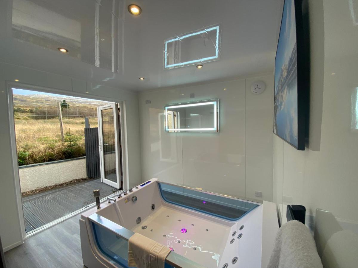 Highland Stays - Ben View Room & Jacuzzi Bath Fort William Exterior foto