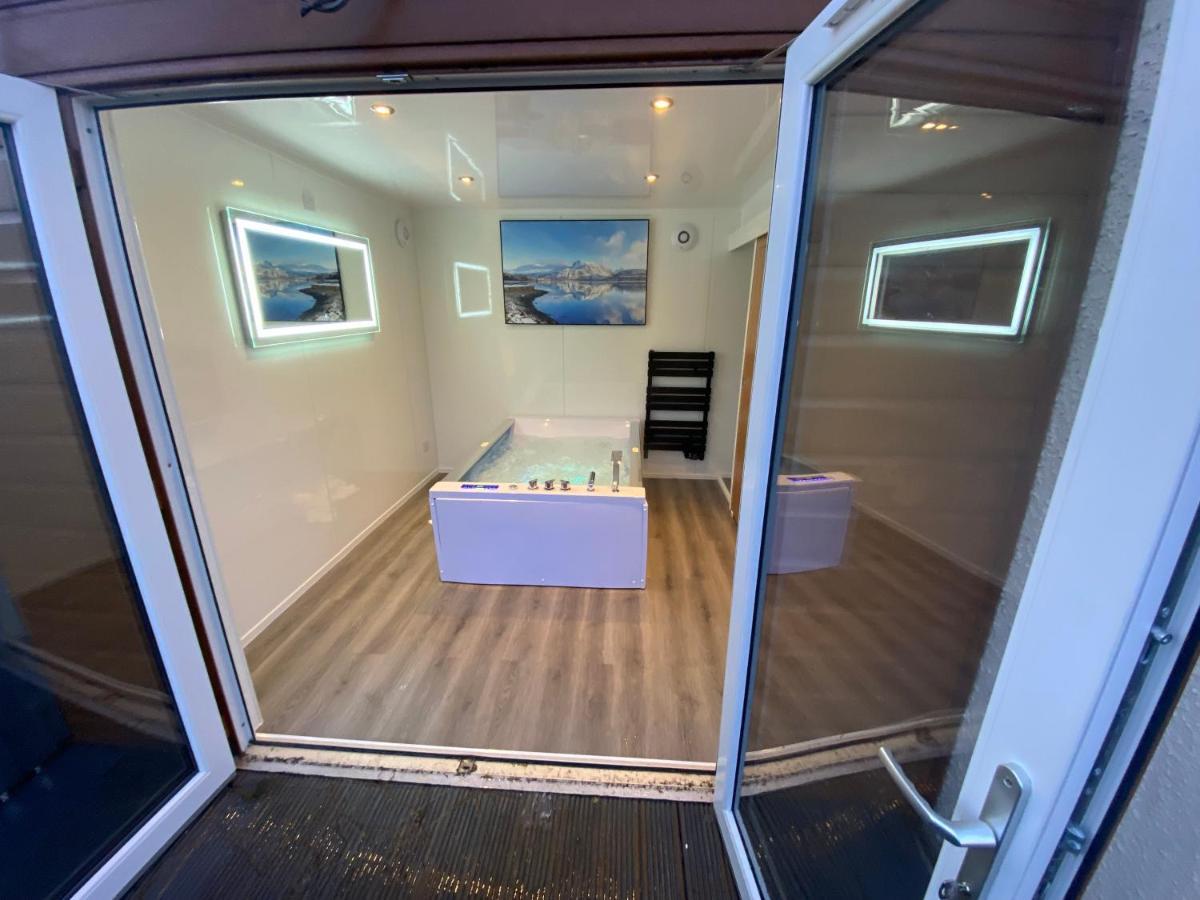 Highland Stays - Ben View Room & Jacuzzi Bath Fort William Exterior foto