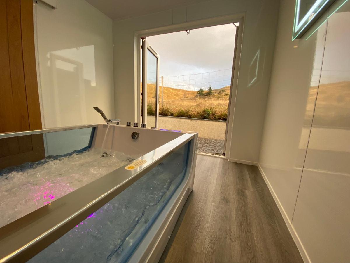 Highland Stays - Ben View Room & Jacuzzi Bath Fort William Exterior foto