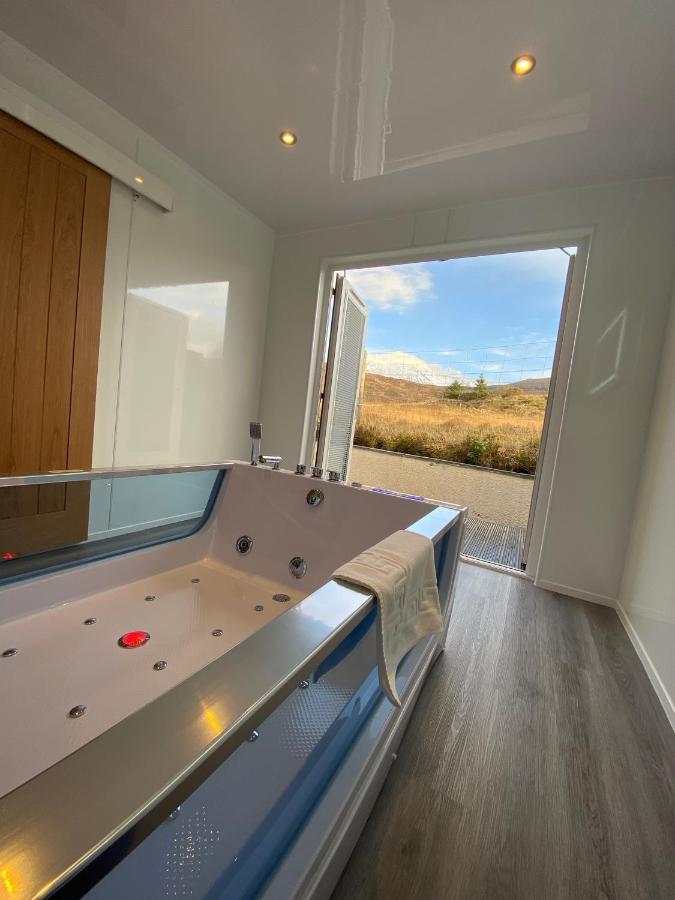 Highland Stays - Ben View Room & Jacuzzi Bath Fort William Exterior foto